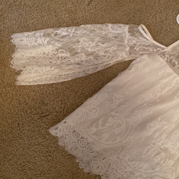 Abercrombie white lace top - Picture 2 of 4